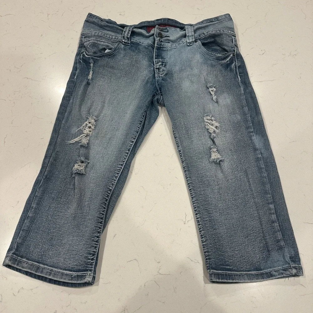 Bongo Womens Distressed Denim Capri Pants Medium Wash Blue Low Rise Size 13